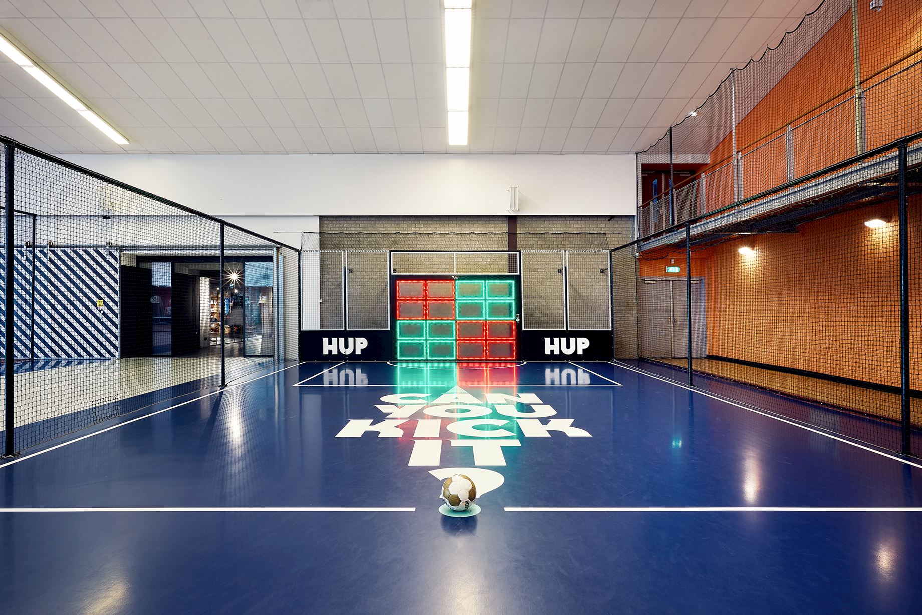 hup-hotel-sport-mierlo-indoor-voetbal-muur